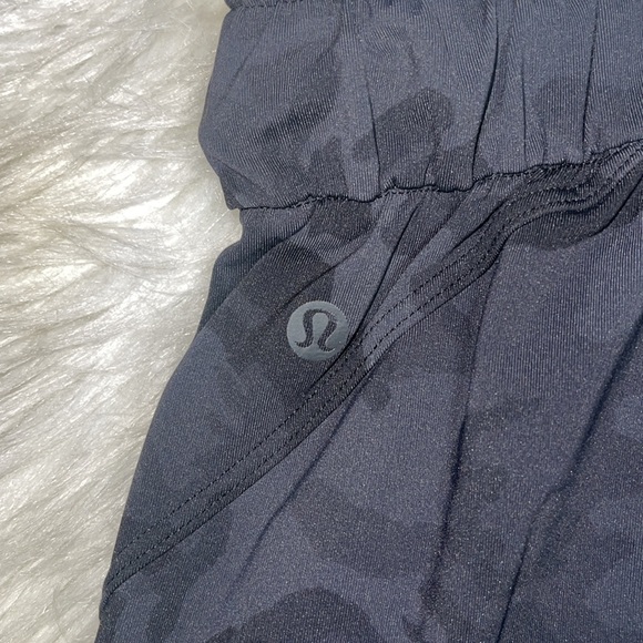 Lululemon Stretch High-Rise Pant size 6 - Picture 6 of 8